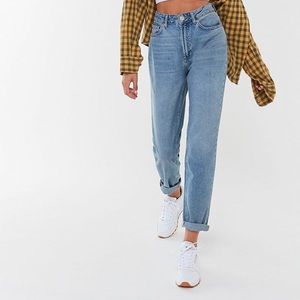BDG High-Waisted Mom Jean – Light Wash
